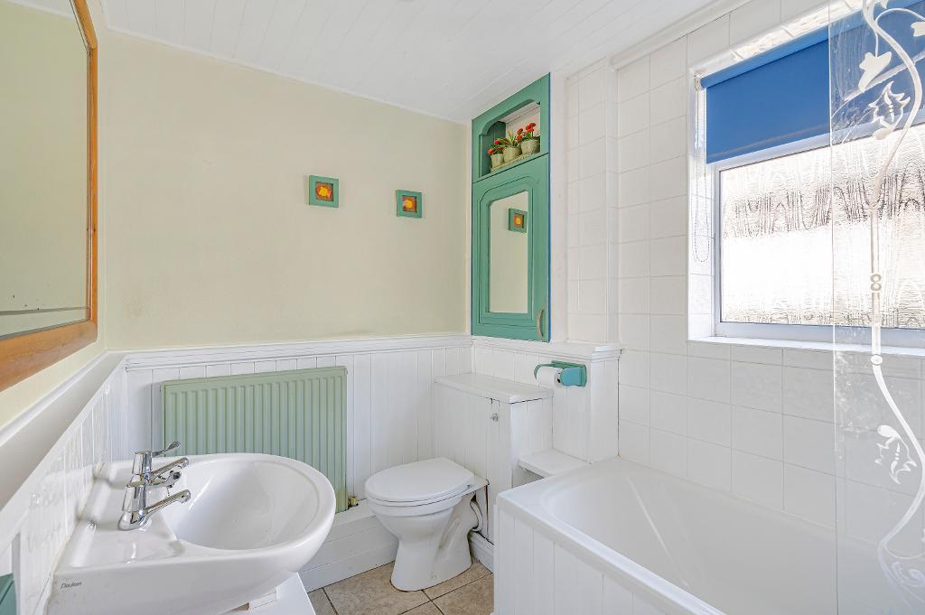 3 Bedroom Bungalow for Sale in Seaford, BN25 2RE