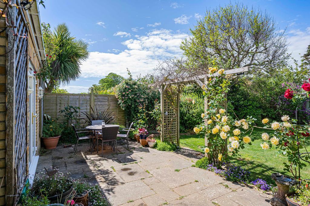 3 Bedroom Bungalow for Sale in Seaford, BN25 3RY