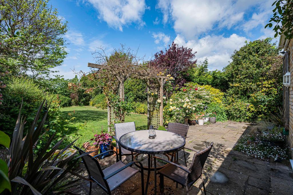 3 Bedroom Bungalow for Sale in Seaford, BN25 3RY