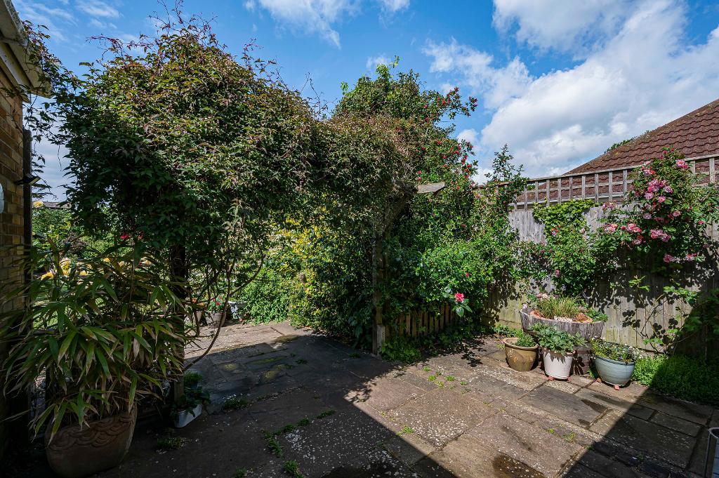 3 Bedroom Bungalow for Sale in Seaford, BN25 3RY