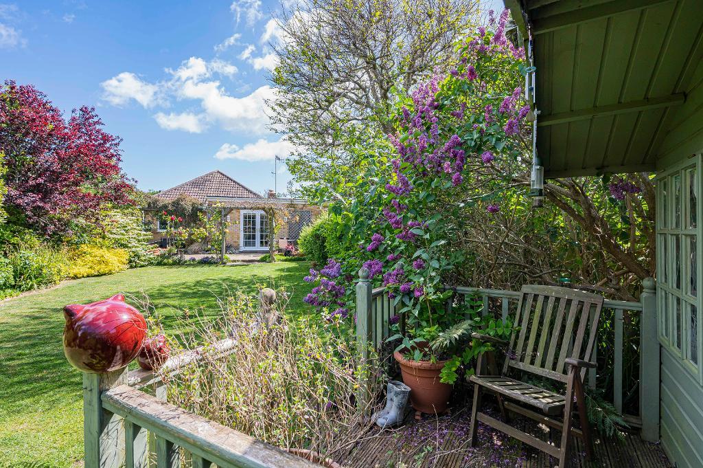 3 Bedroom Bungalow for Sale in Seaford, BN25 3RY