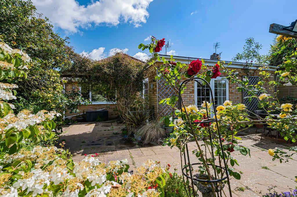 3 Bedroom Bungalow for Sale in Seaford, BN25 3RY