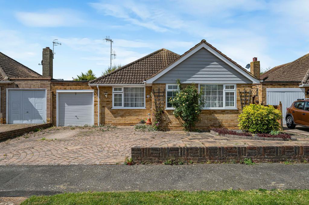 3 Bedroom Bungalow for Sale in Seaford, BN25 3RY