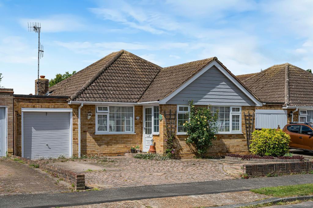 3 Bedroom Bungalow for Sale in Seaford, BN25 3RY