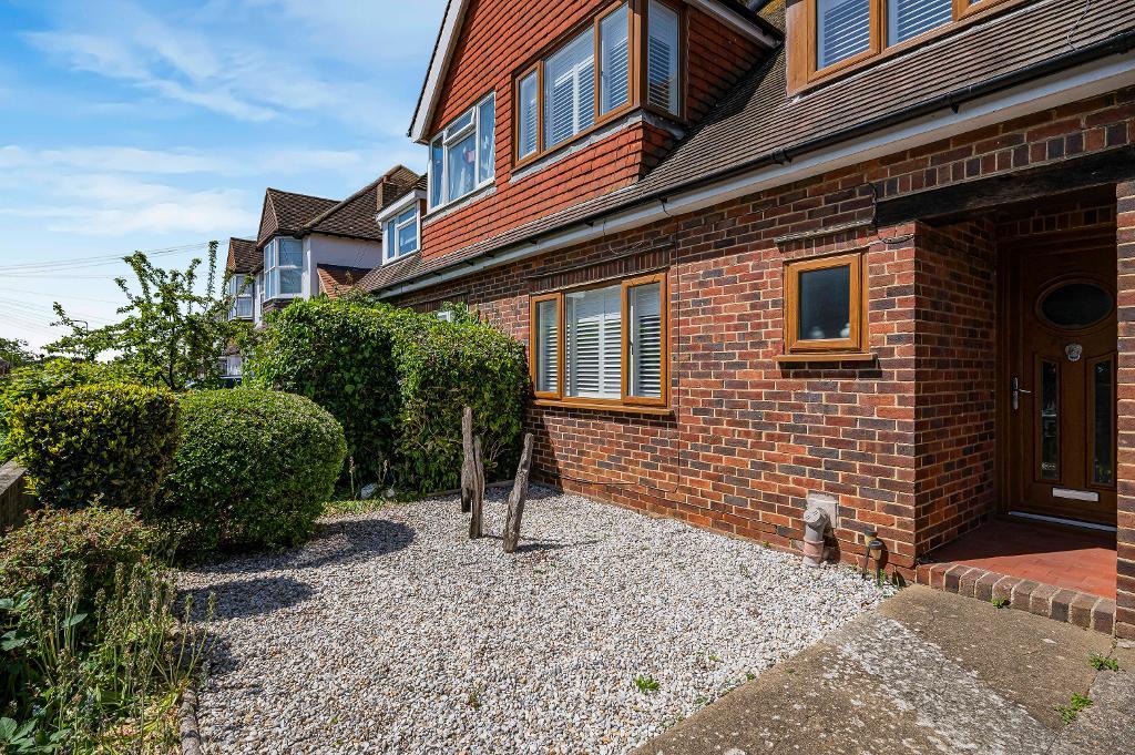 3 Bedroom House for Sale in Seaford, BN25 3NR