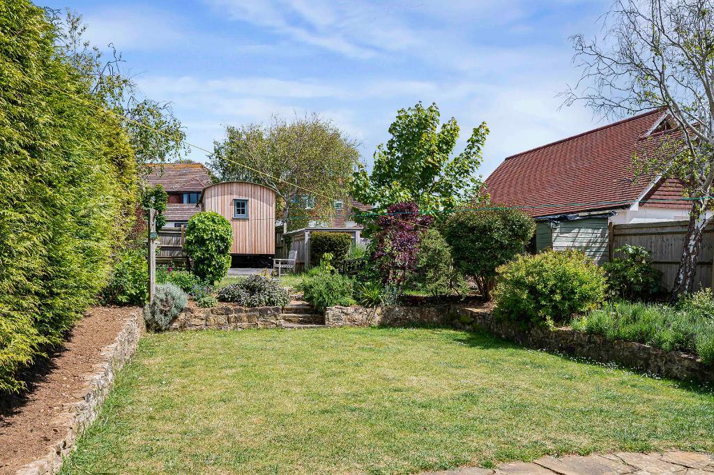 4 Bedroom House for Sale in Seaford, BN25 4HA