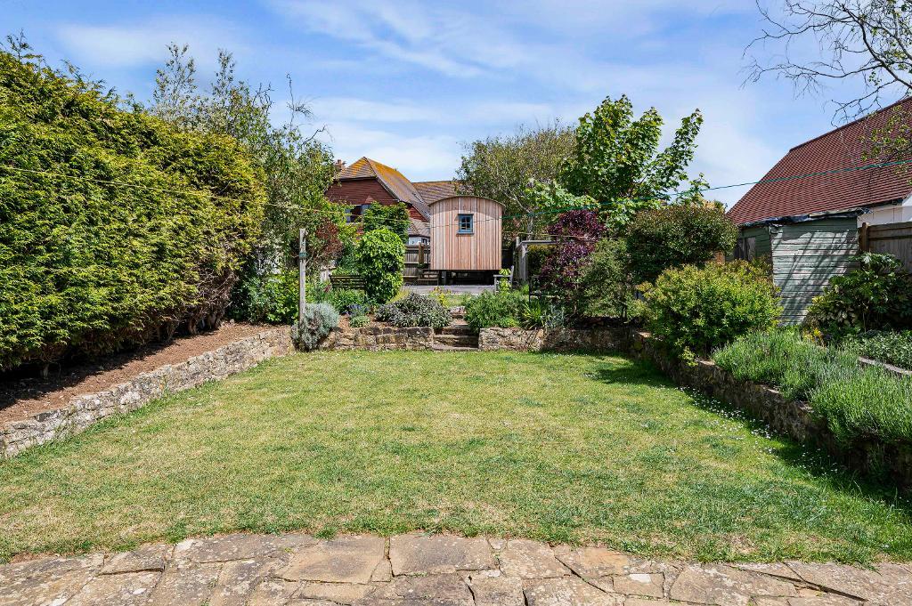 4 Bedroom House for Sale in Seaford, BN25 4HA