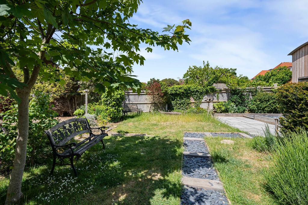 4 Bedroom House for Sale in Seaford, BN25 4HA