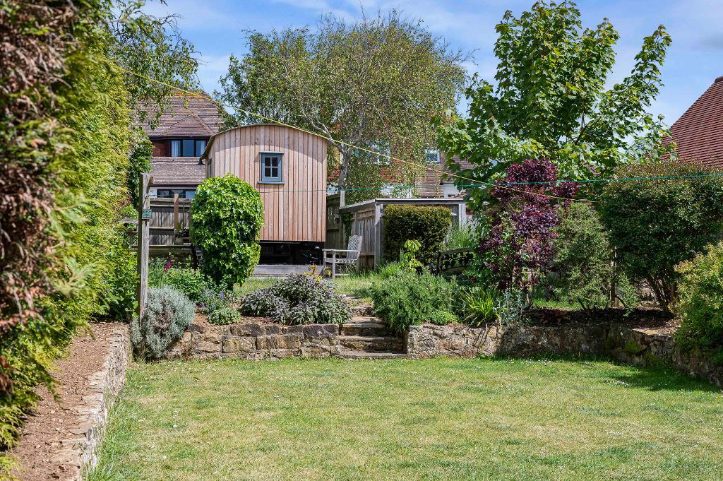 4 Bedroom House for Sale in Seaford, BN25 4HA