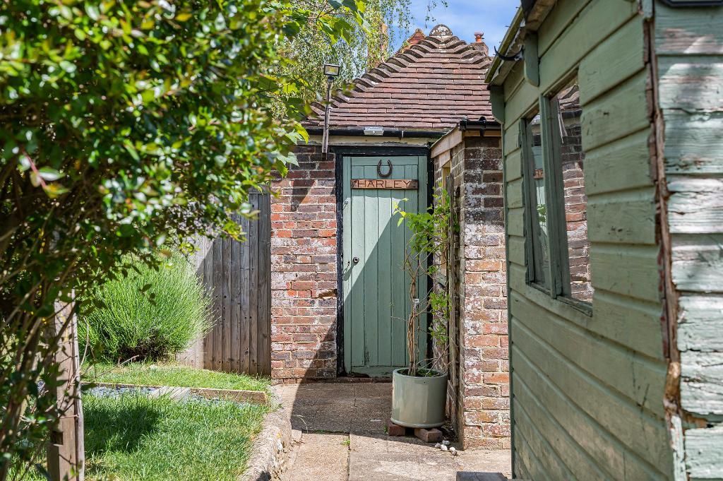 4 Bedroom House for Sale in Seaford, BN25 4HA