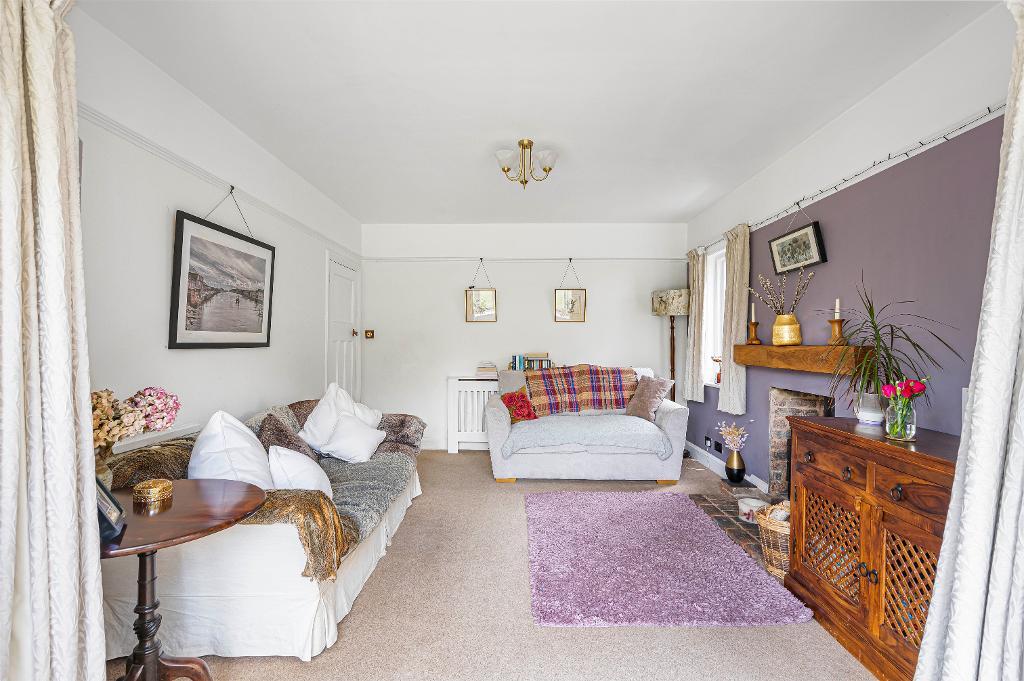4 Bedroom House for Sale in Seaford, BN25 4HA