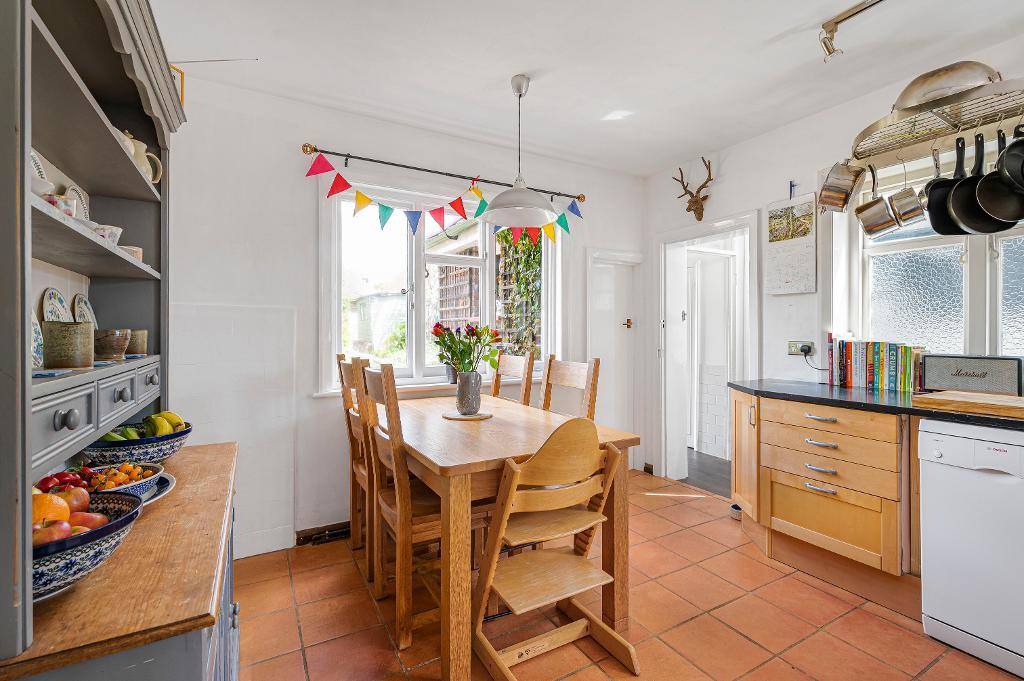 4 Bedroom House for Sale in Seaford, BN25 4HA
