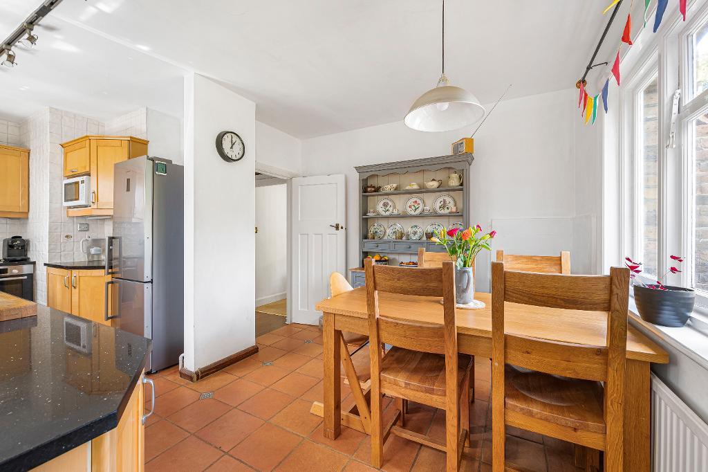 4 Bedroom House for Sale in Seaford, BN25 4HA