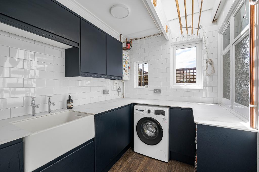 4 Bedroom House for Sale in Seaford, BN25 4HA