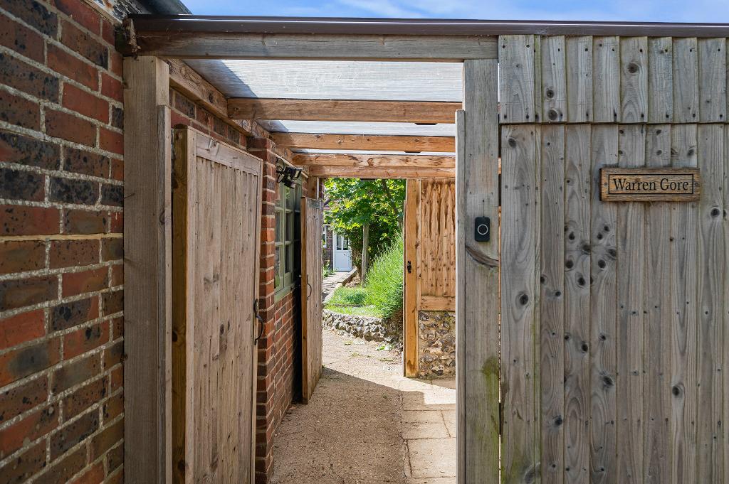 4 Bedroom House for Sale in Seaford, BN25 4HA