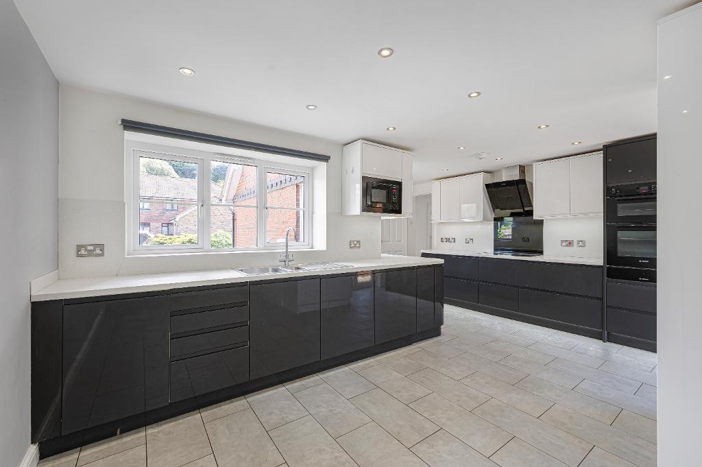 5 Bedroom House for Sale in Seaford, BN25 2QT