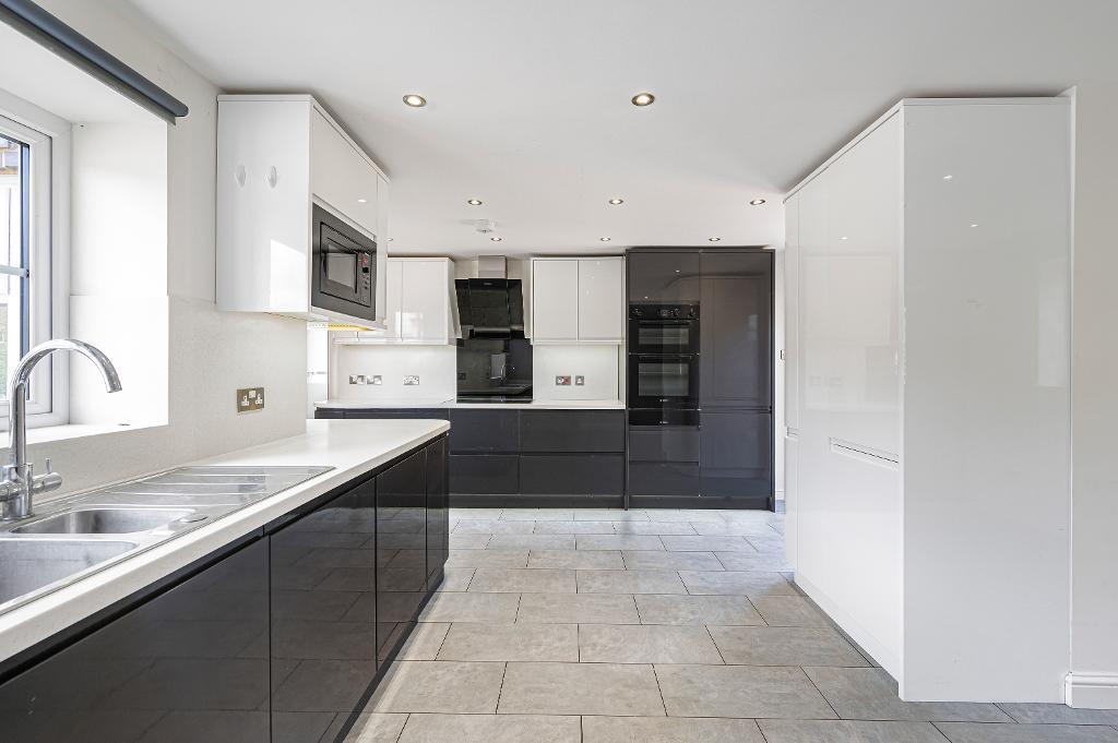 5 Bedroom House for Sale in Seaford, BN25 2QT