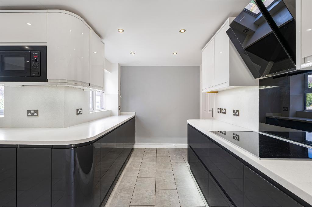 5 Bedroom House for Sale in Seaford, BN25 2QT