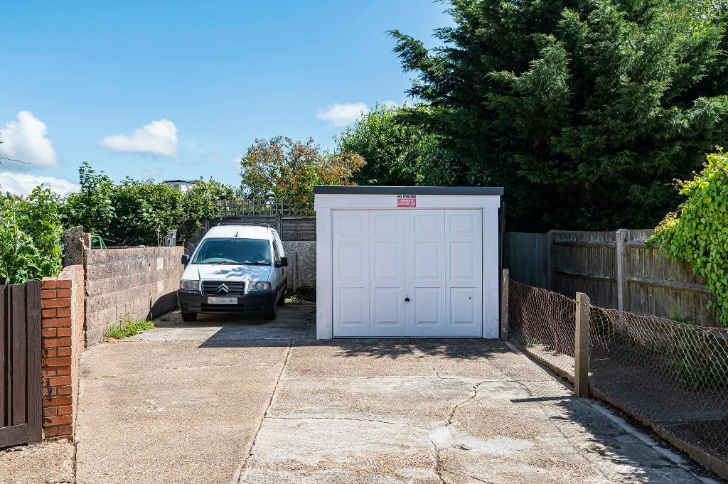 2 Bedroom Flat for Sale in Seaford, BN25 3JY