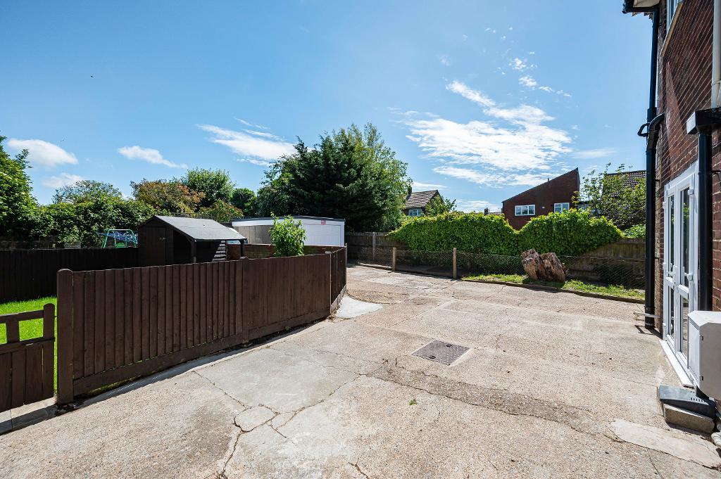 2 Bedroom Flat for Sale in Seaford, BN25 3JY