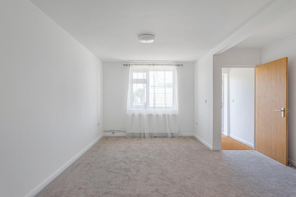 2 Bedroom Flat for Sale in Seaford, BN25 3JY