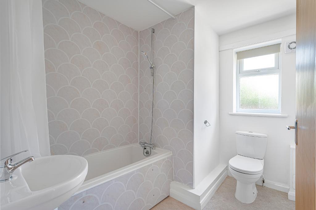 2 Bedroom Flat for Sale in Seaford, BN25 3JY