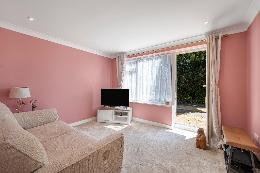 1 Bed Flat Property for Sale in Seaford, BN25 2EL by Newberry Tully