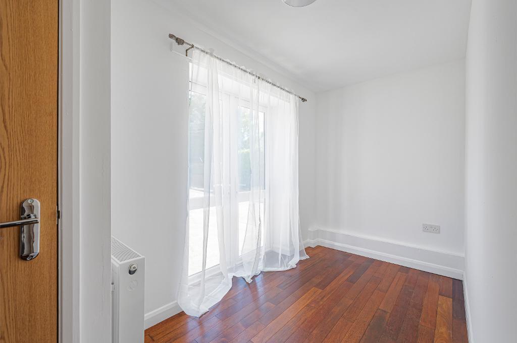 2 Bedroom Flat for Sale in Seaford, BN25 3JY
