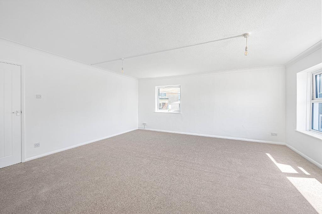2 Bedroom Flat for Sale in Seaford, BN25 1EA