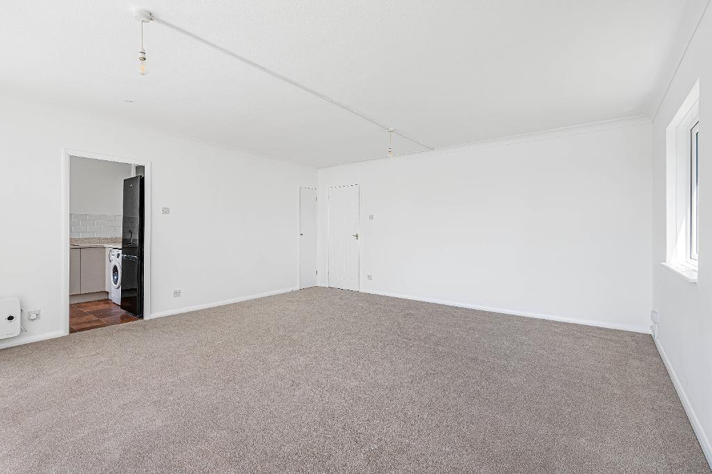 2 Bedroom Flat for Sale in Seaford, BN25 1EA