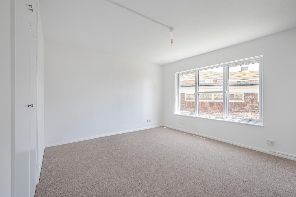 2 Bedroom Flat for Sale in Seaford, BN25 1EA