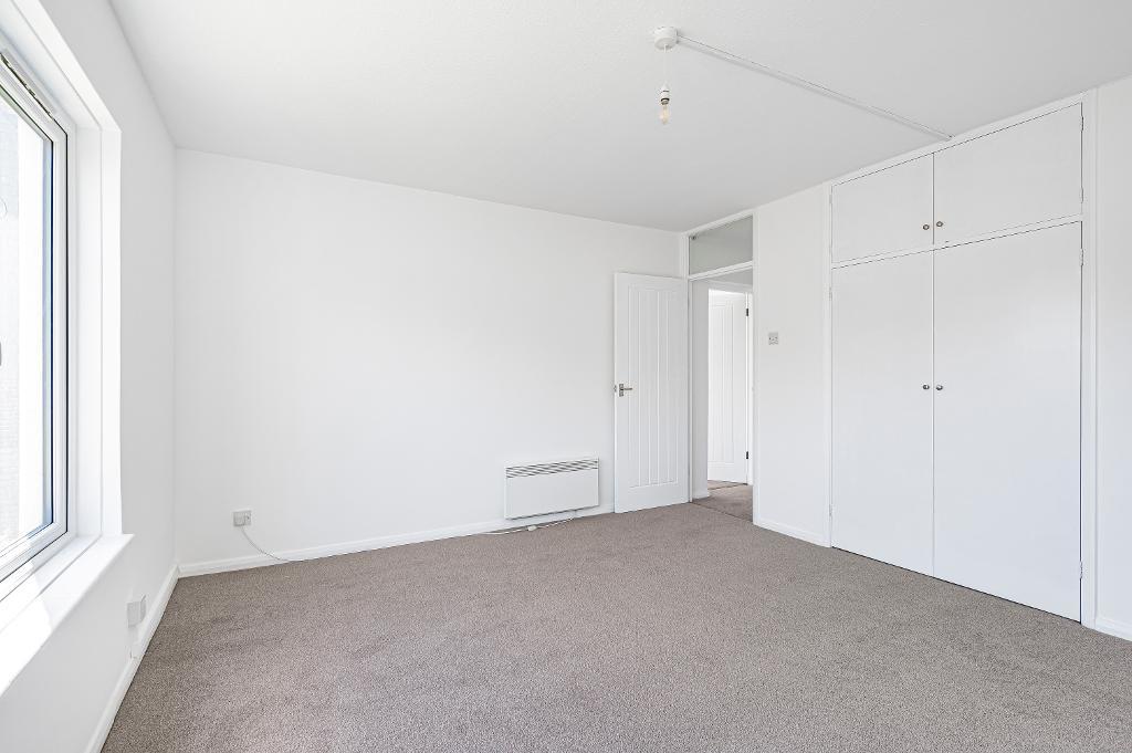 2 Bedroom Flat for Sale in Seaford, BN25 1EA