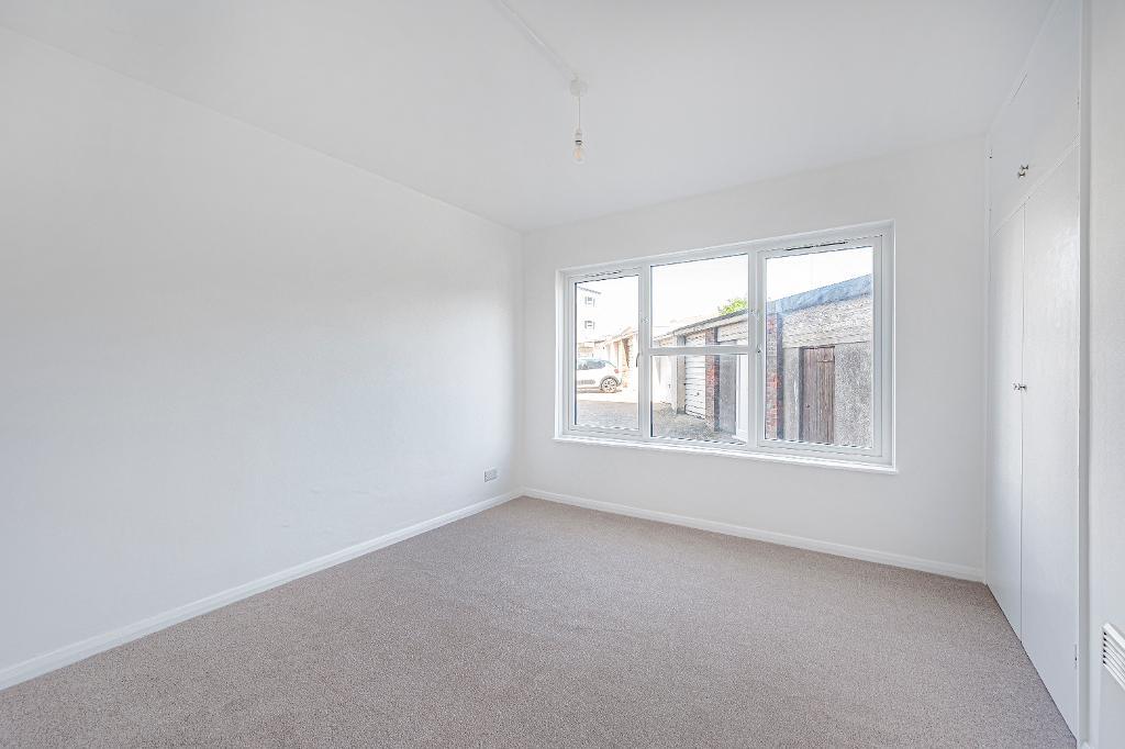 2 Bedroom Flat for Sale in Seaford, BN25 1EA