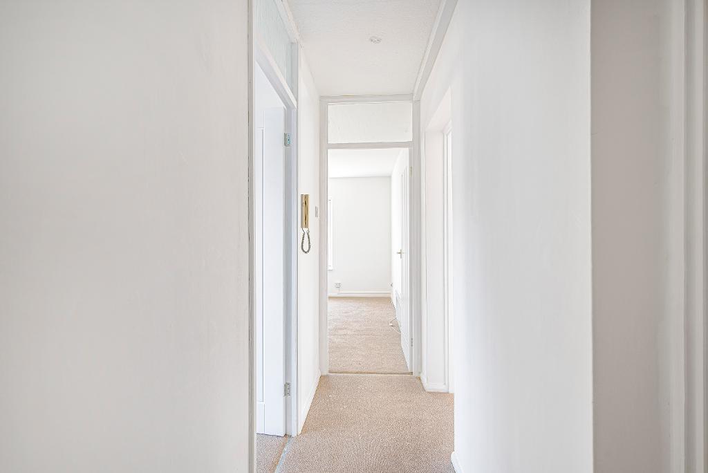 2 Bedroom Flat for Sale in Seaford, BN25 1EA