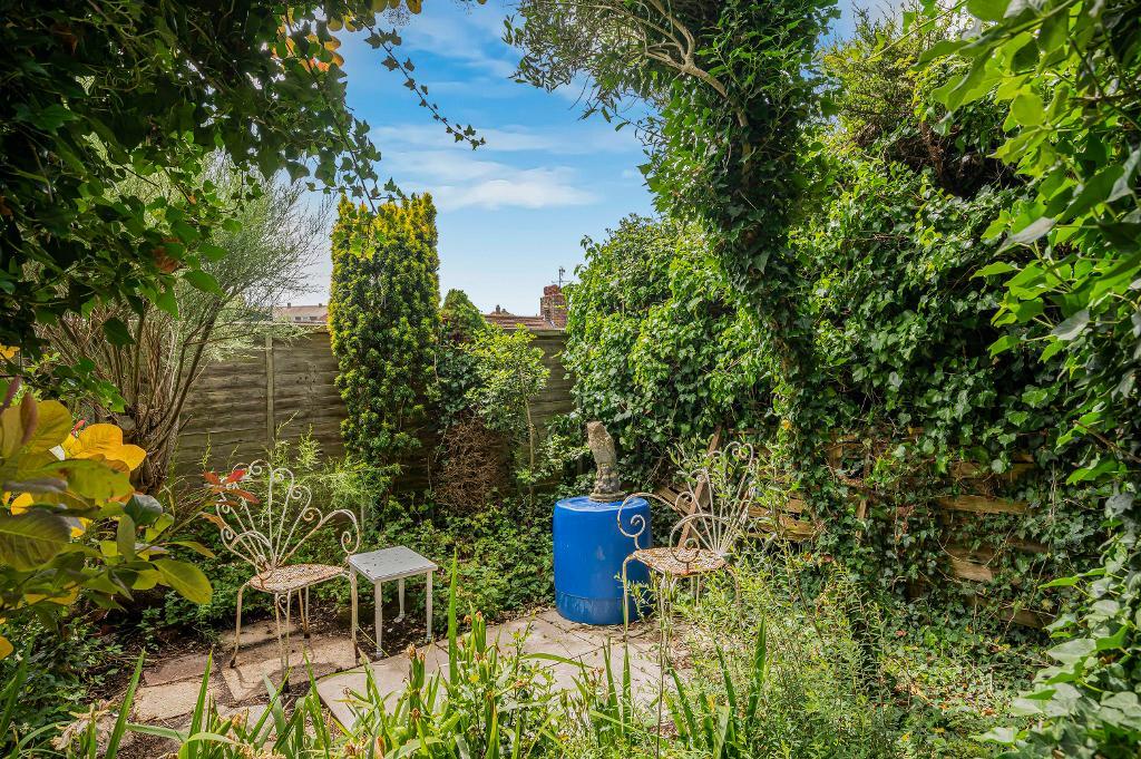 3 Bedroom House for Sale in Seaford, BN25 3ED