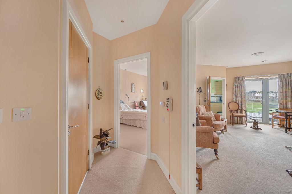 1 Bedroom Retirement flat for Sale in Seaford, BN25 1FF