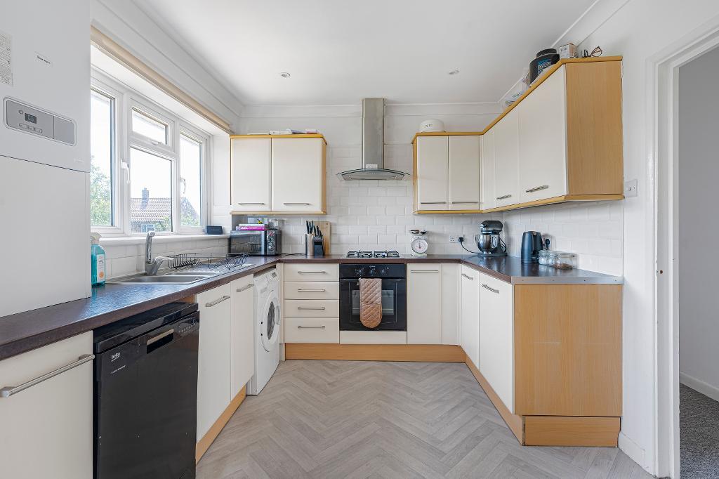 3 Bedroom Flat for Sale in Seaford, BN25 3JY
