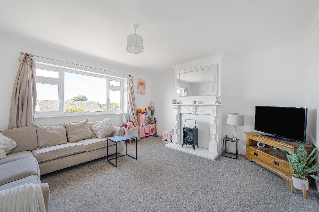3 Bedroom Flat for Sale in Seaford, BN25 3JY