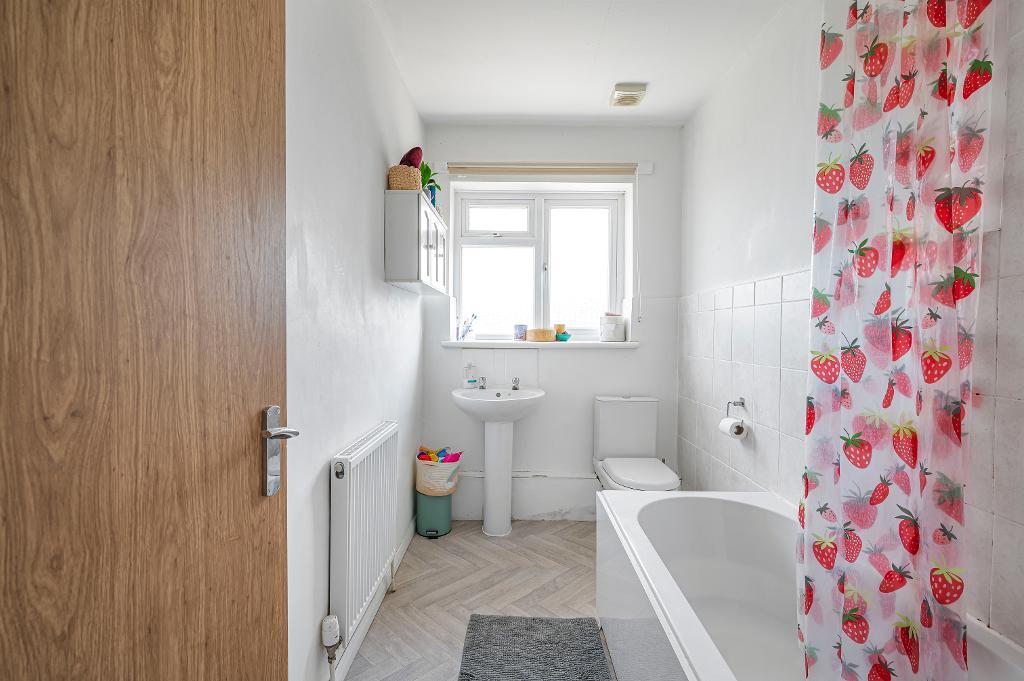 3 Bedroom Flat for Sale in Seaford, BN25 3JY