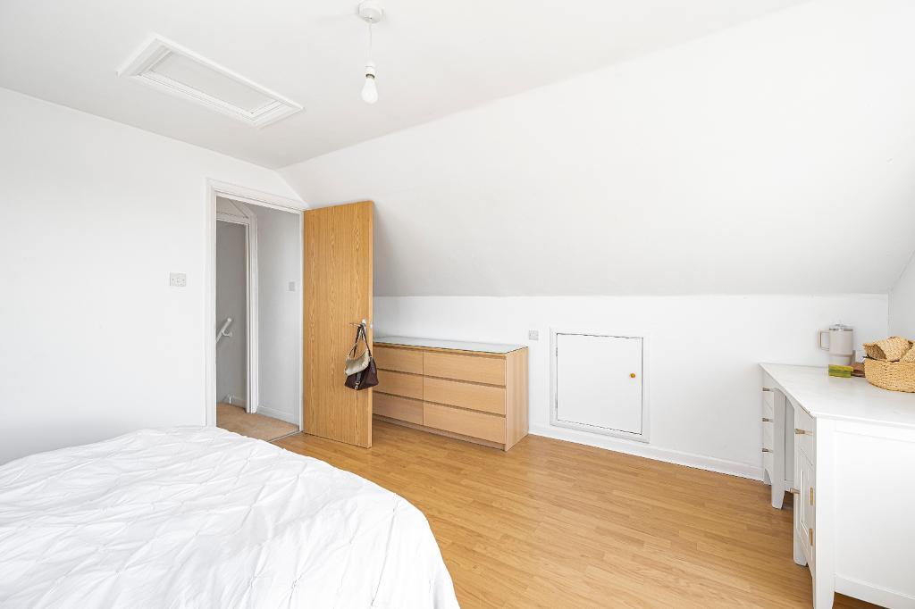 3 Bedroom Flat for Sale in Seaford, BN25 3JY