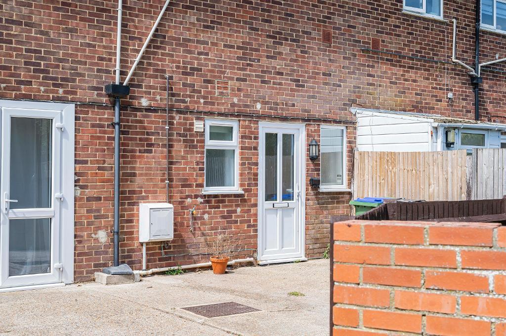 3 Bedroom Flat for Sale in Seaford, BN25 3JY