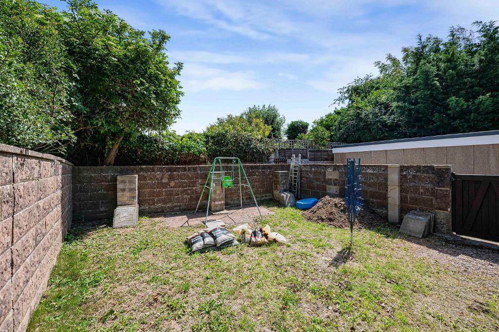 3 Bedroom Flat for Sale in Seaford, BN25 3JY