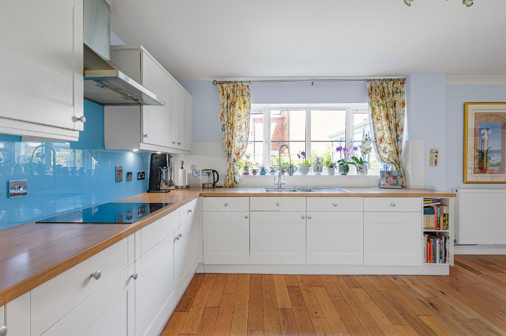 5 Bedroom House for Sale in Seaford, BN25 4AQ