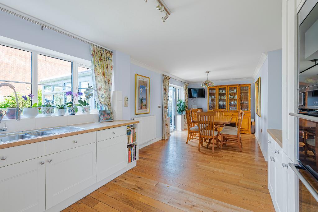 5 Bedroom House for Sale in Seaford, BN25 4AQ