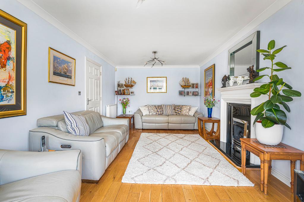 5 Bedroom House for Sale in Seaford, BN25 4AQ