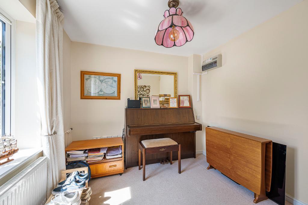 5 Bedroom House for Sale in Seaford, BN25 4AQ