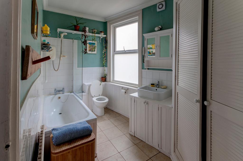 3 Bedroom House to Rent in Newhaven, BN9 9QD
