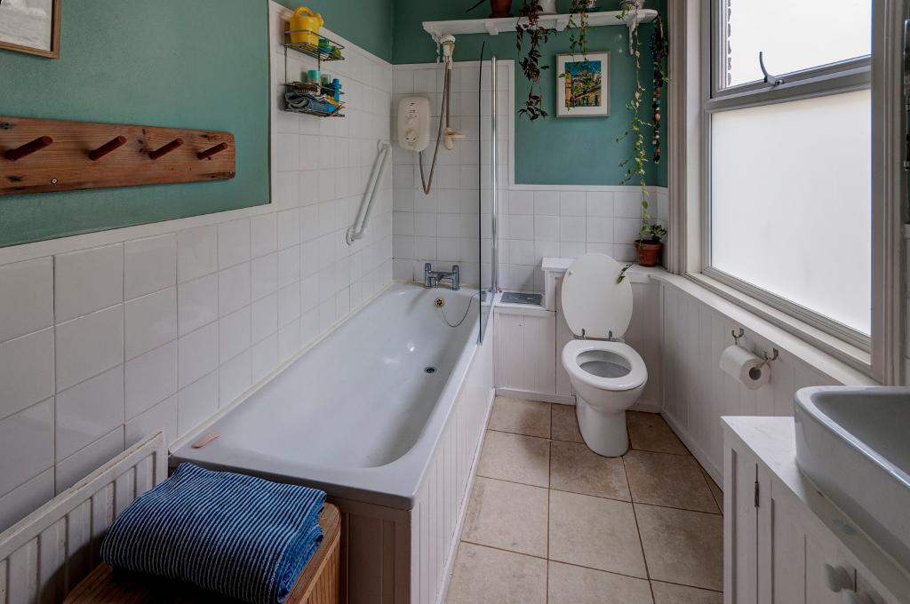 3 Bedroom House to Rent in Newhaven, BN9 9QD