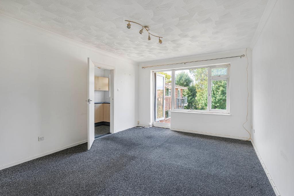 1 Bedroom Flat for Sale in Seaford, BN25 2EL
