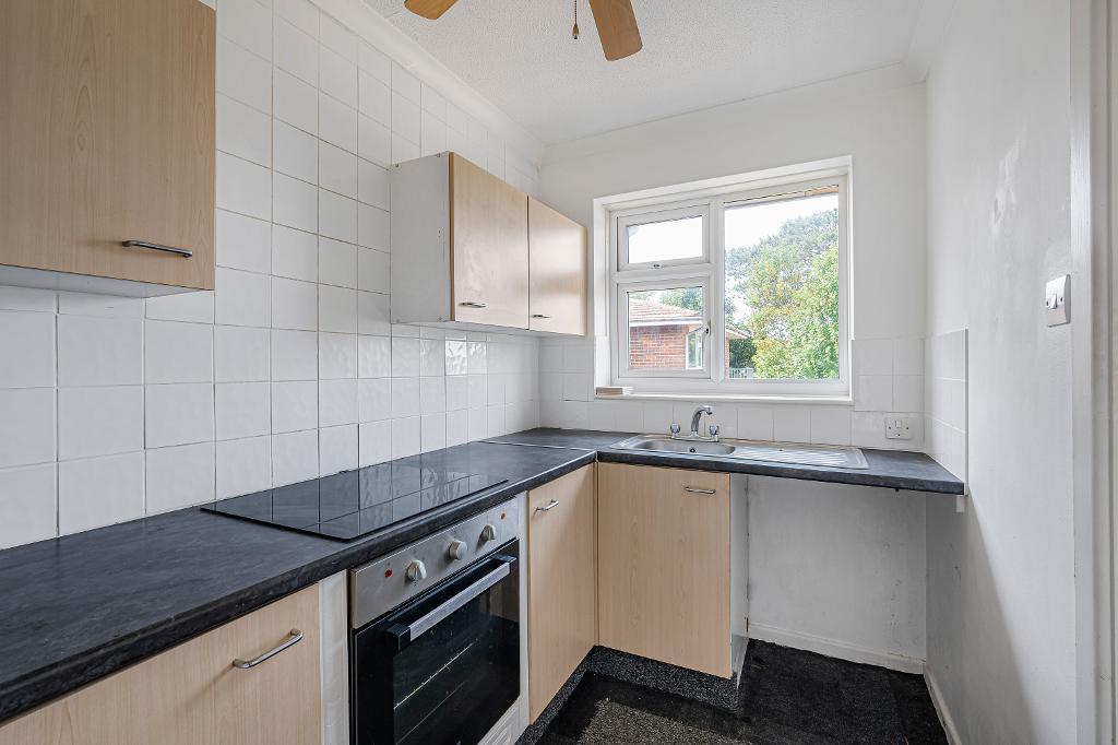 1 Bedroom Flat for Sale in Seaford, BN25 2EL